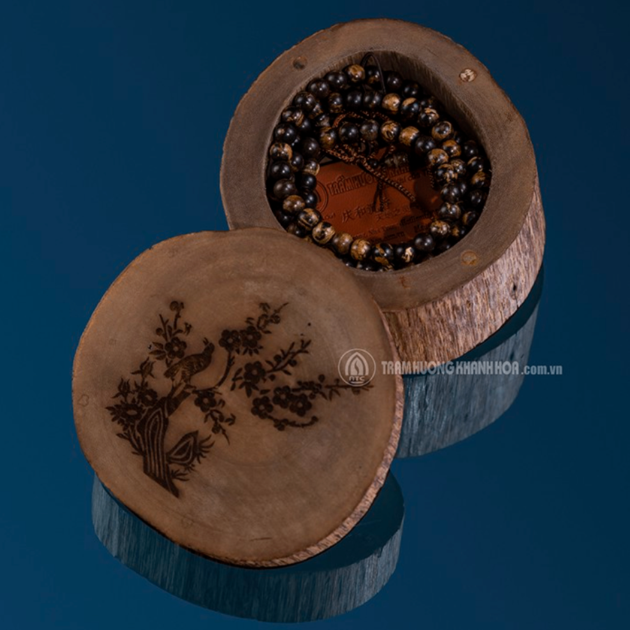 White Oud necklaces (7 mm, 99 beads) 175243