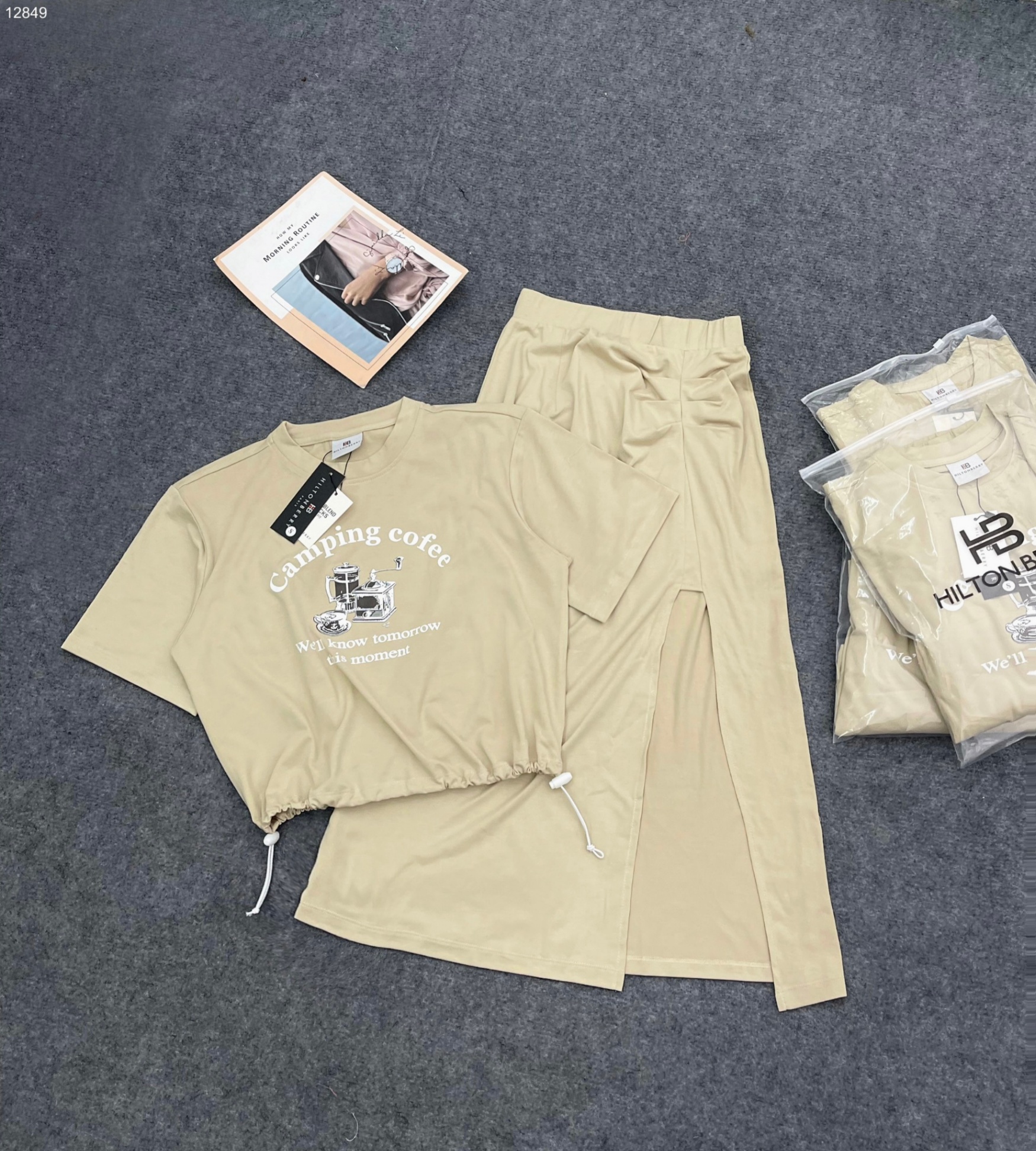 Set croptop chân váy in hình