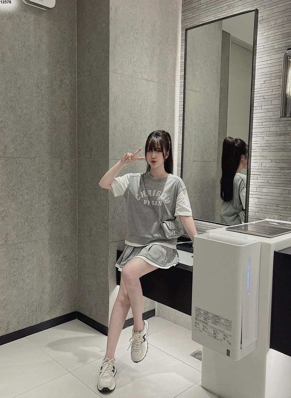 Bộ chân váy xếp ly áo cổ tròn