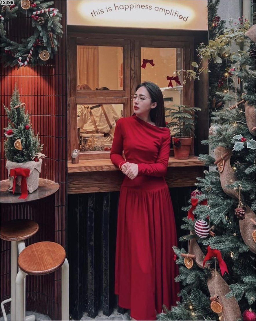 Váy đỏ trễ vai
