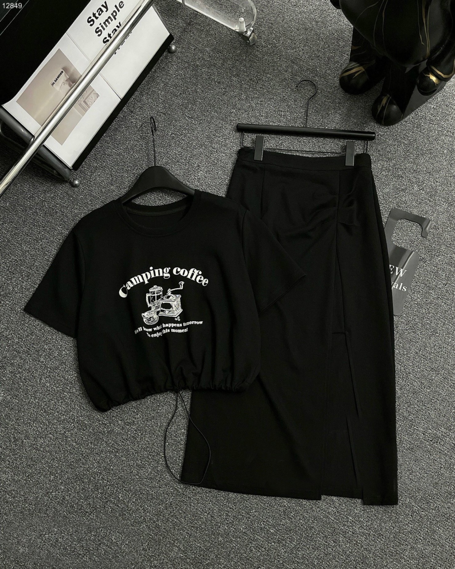 Set croptop chân váy in hình