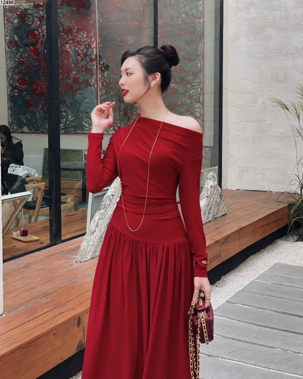 Váy đỏ trễ vai