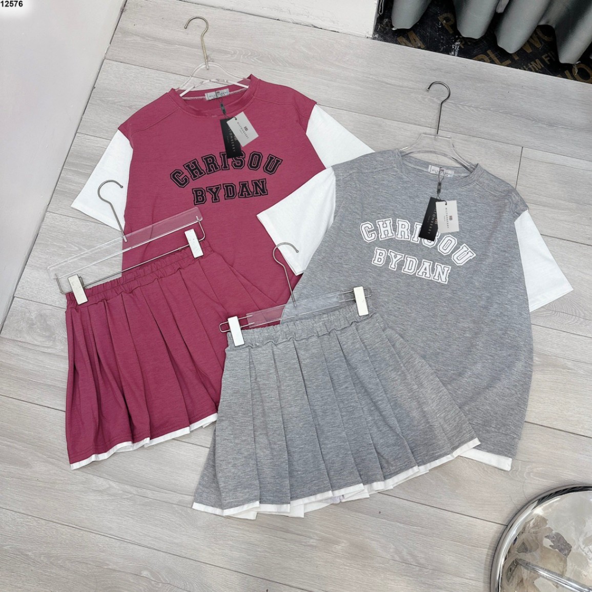 Bộ chân váy xếp ly áo cổ tròn