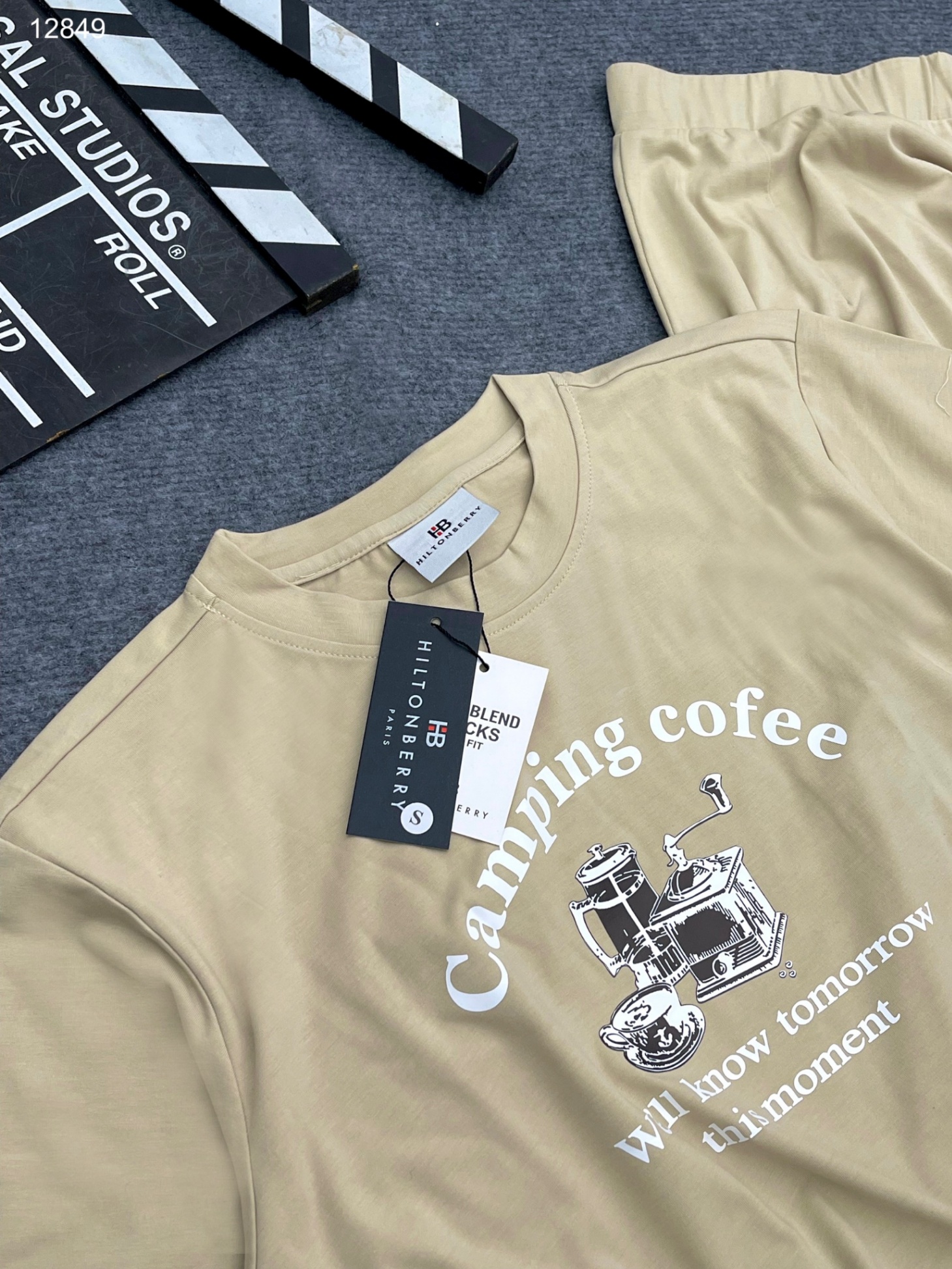 Set croptop chân váy in hình
