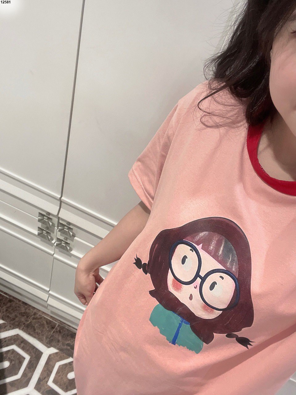 Váy suông xẻ in hình cô gái