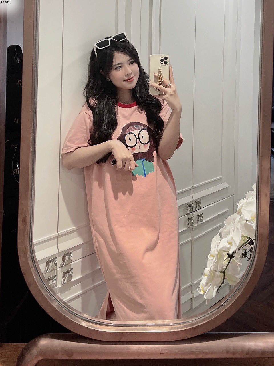 Váy suông xẻ in hình cô gái