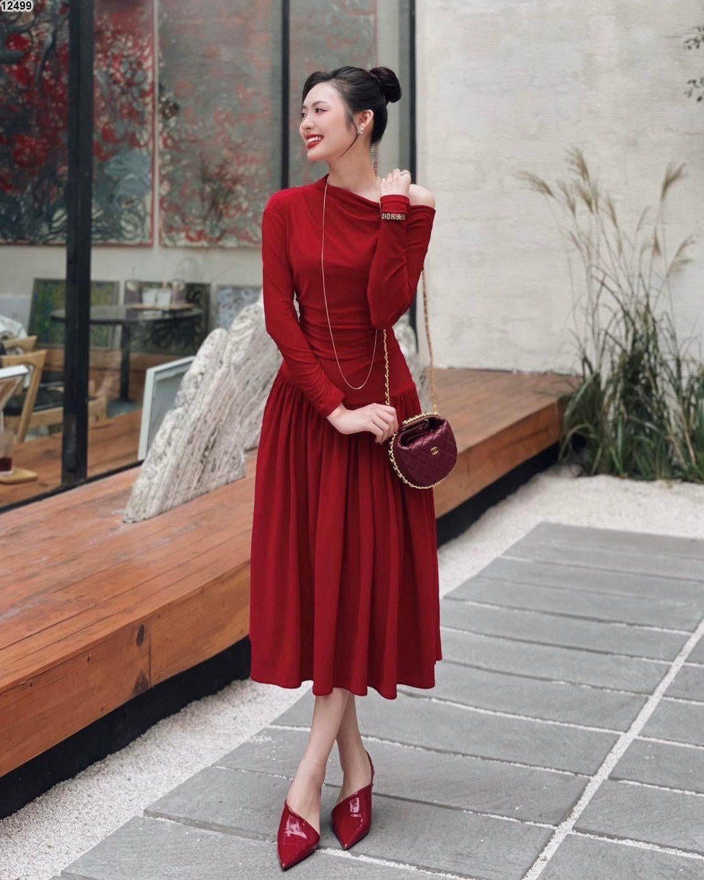 Váy đỏ trễ vai