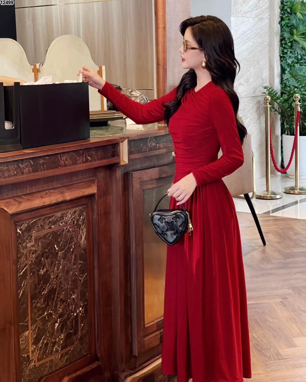 Váy đỏ trễ vai
