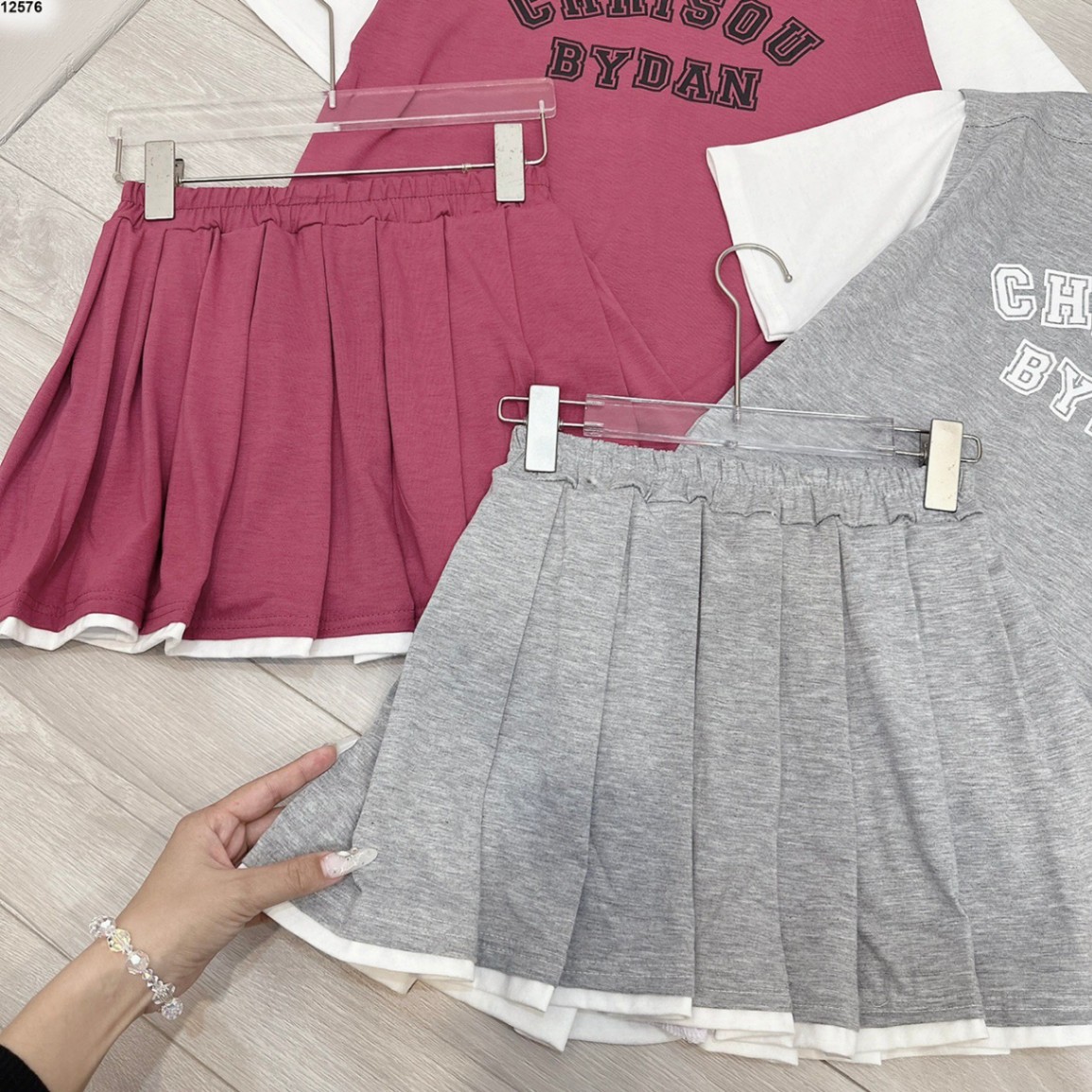 Bộ chân váy xếp ly áo cổ tròn
