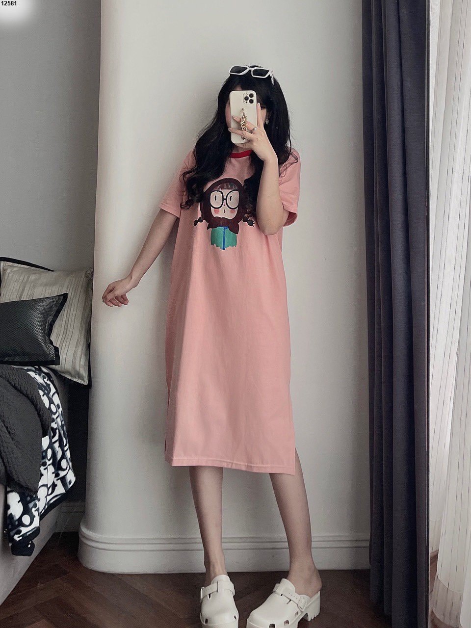 Váy suông xẻ in hình cô gái