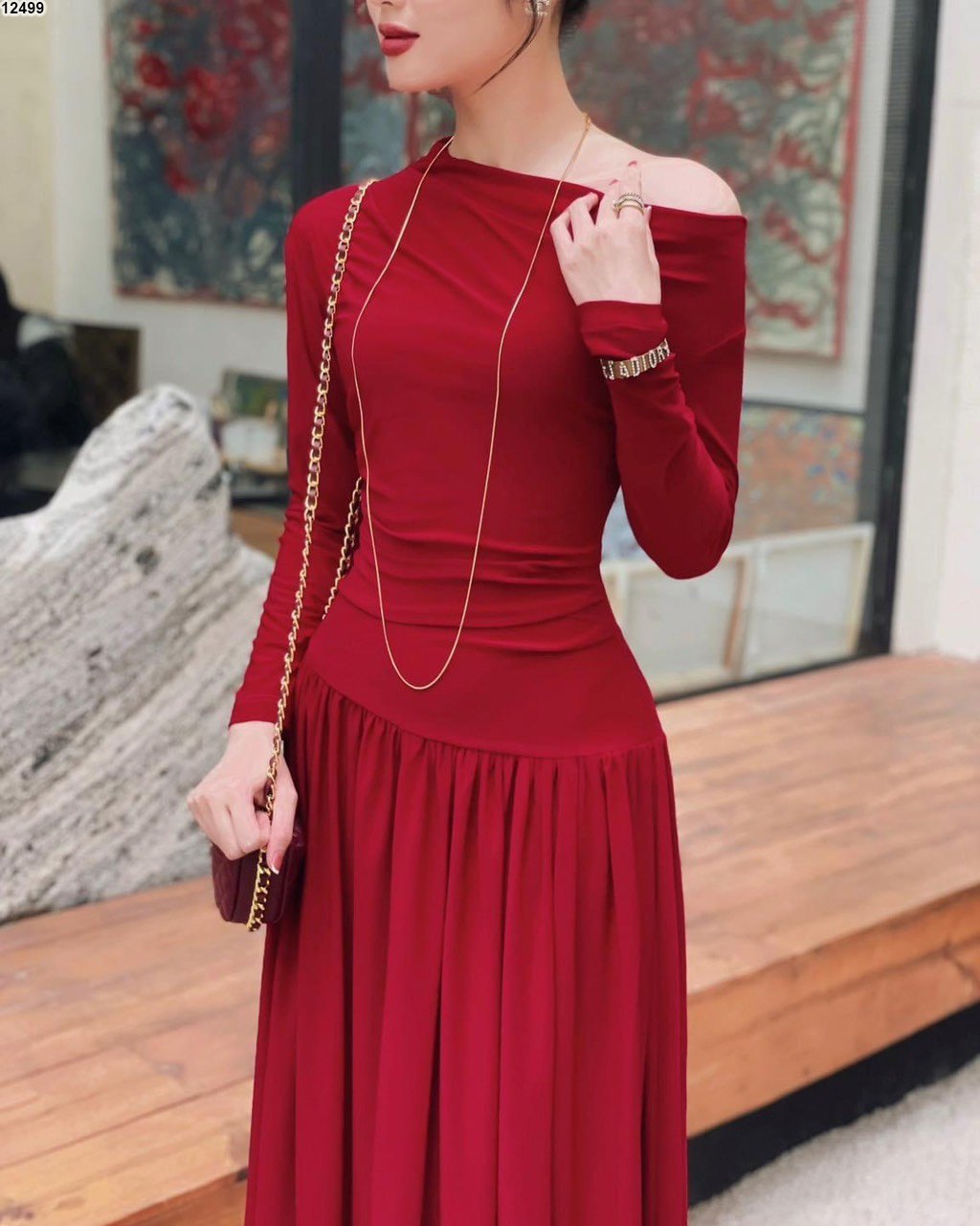 Váy đỏ trễ vai