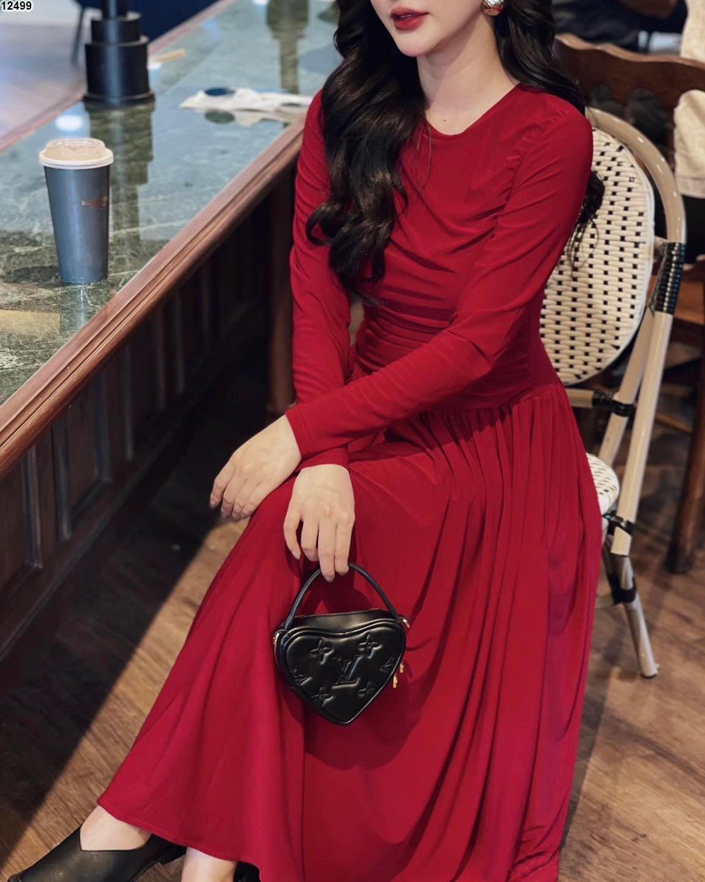 Váy đỏ trễ vai