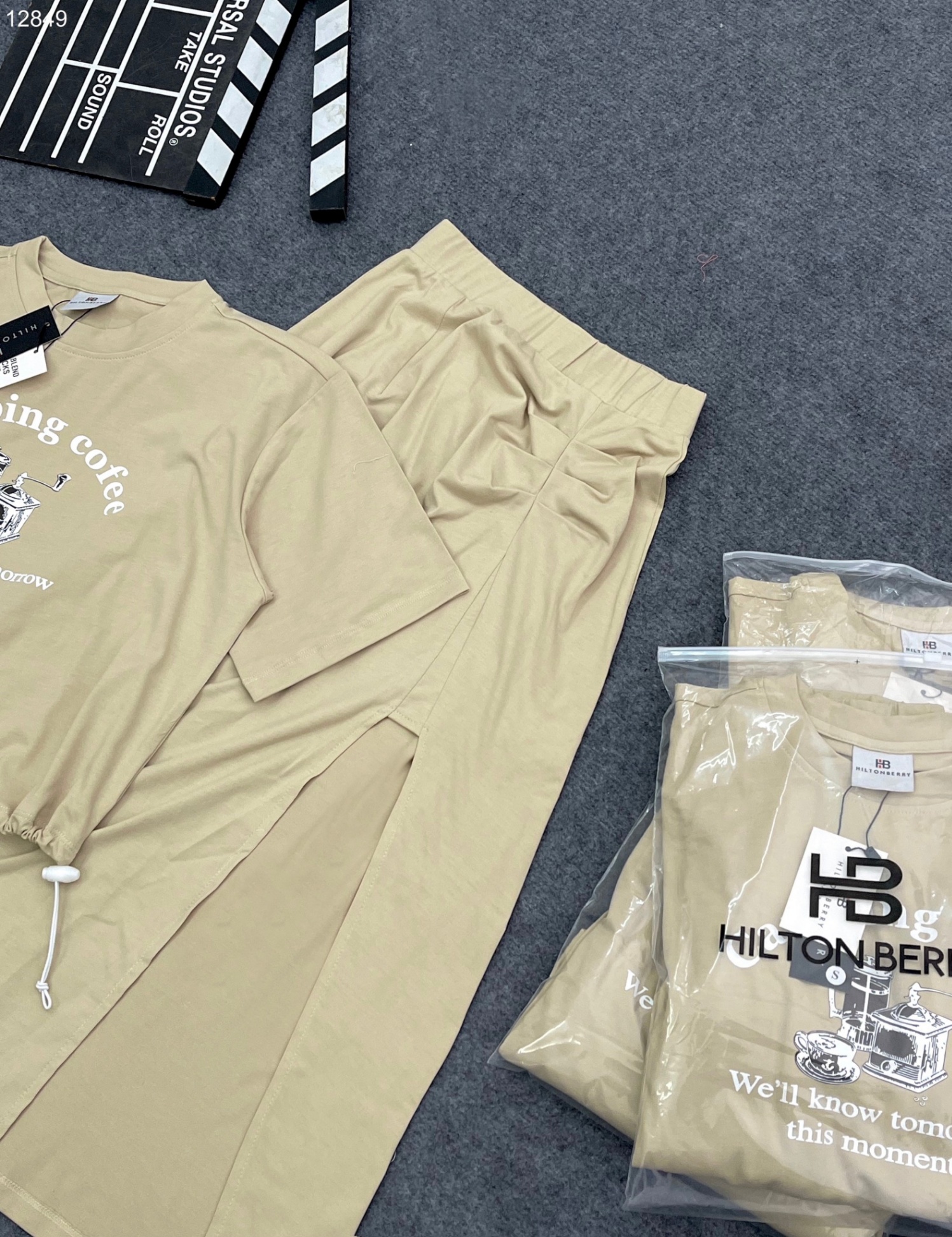 Set croptop chân váy in hình