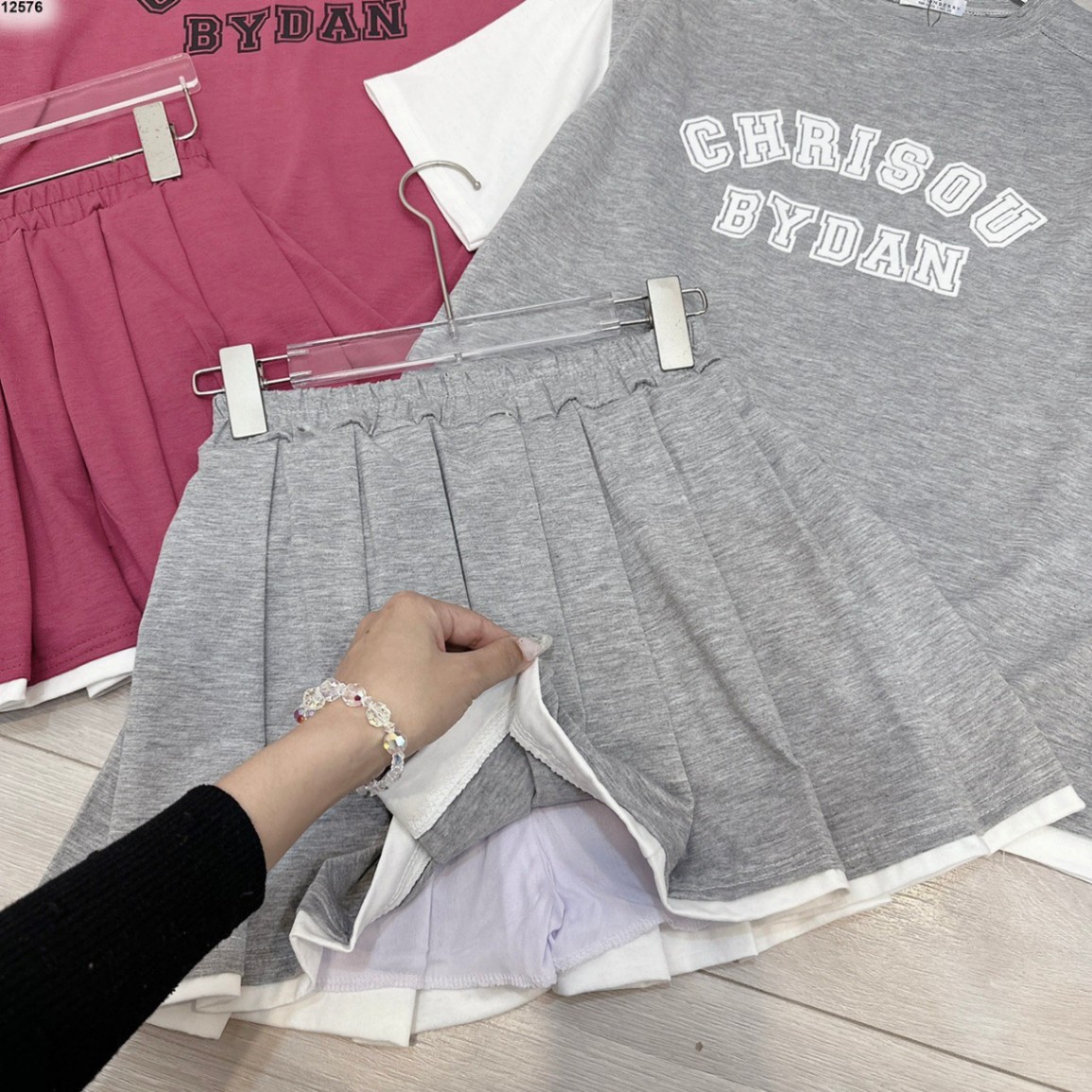 Bộ chân váy xếp ly áo cổ tròn