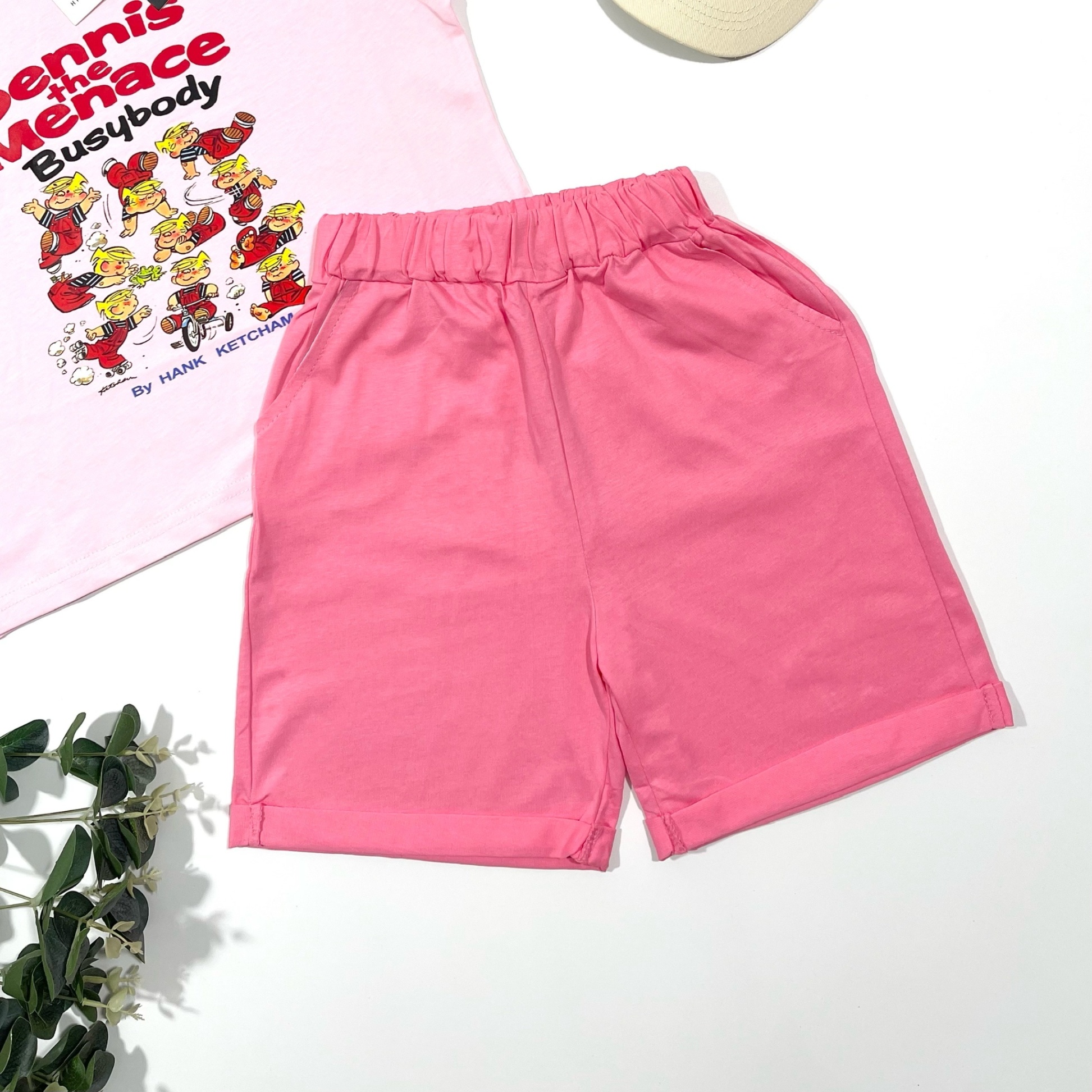 Bộ cotton bé gái in nhiều người Dennis