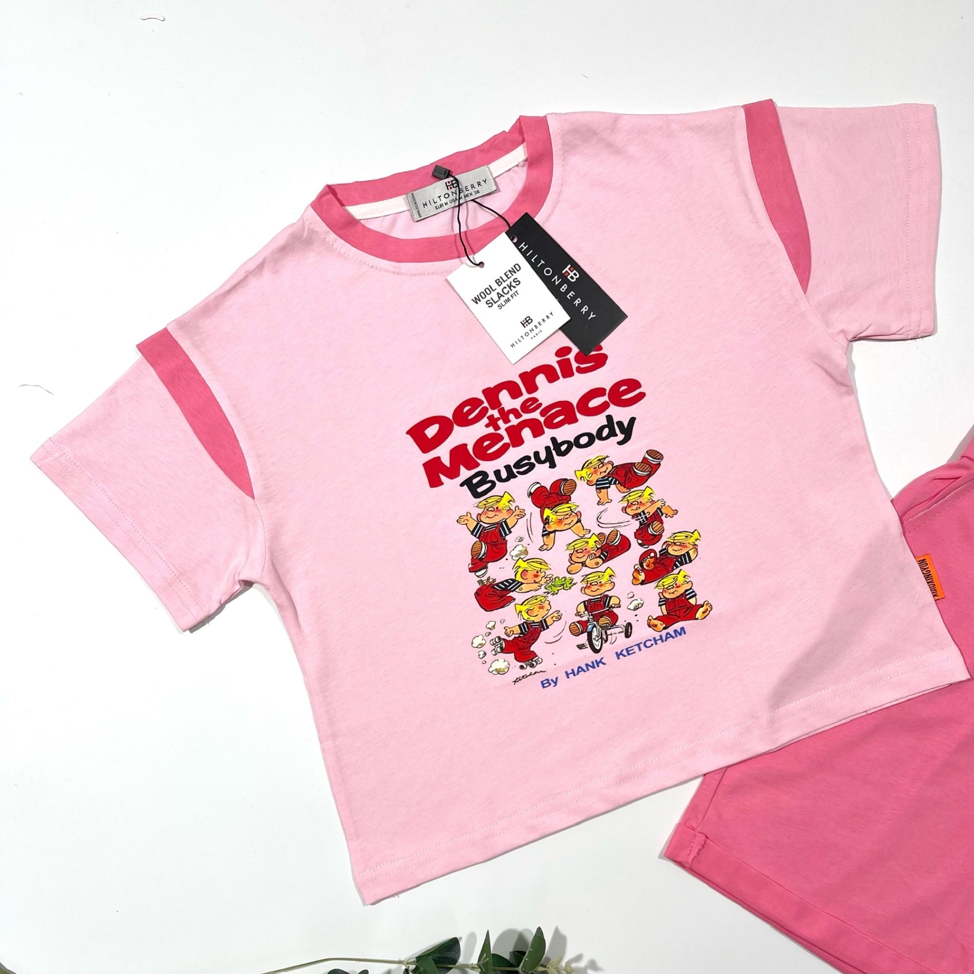 Bộ cotton bé gái in nhiều người Dennis