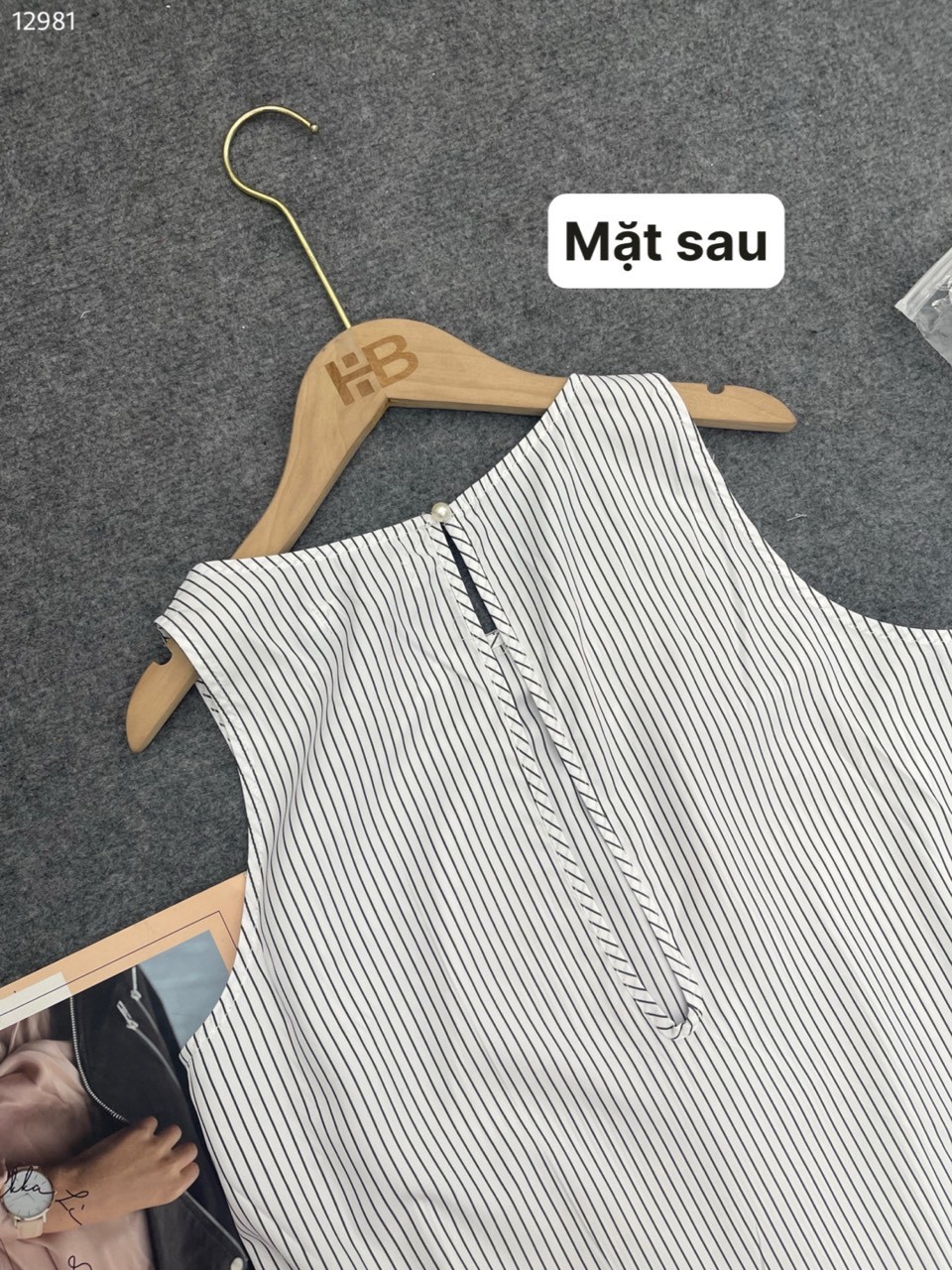 Váy xuông kẻ xọc