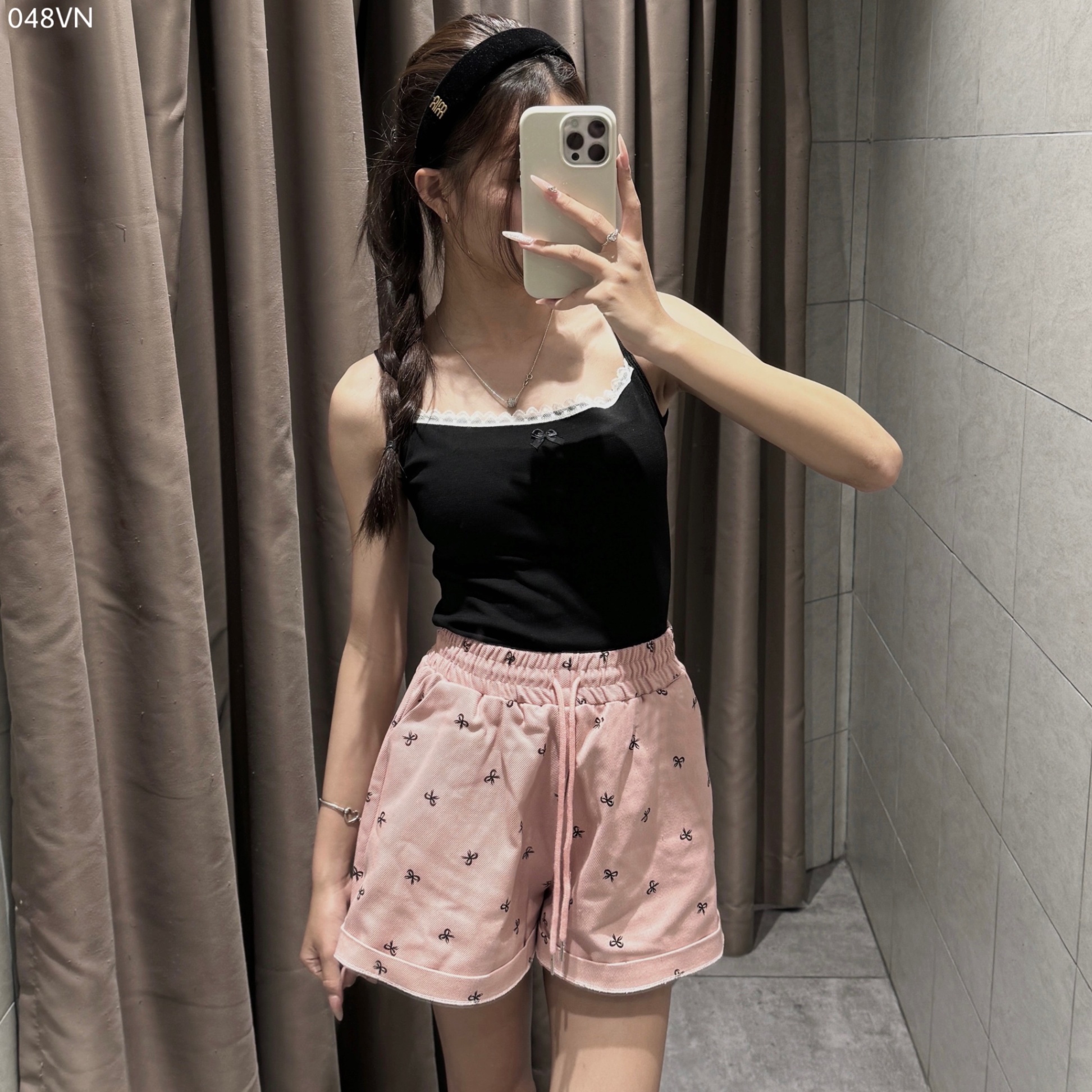 Áo hai dây đính nơ mix quần short hoạ tiết nơ