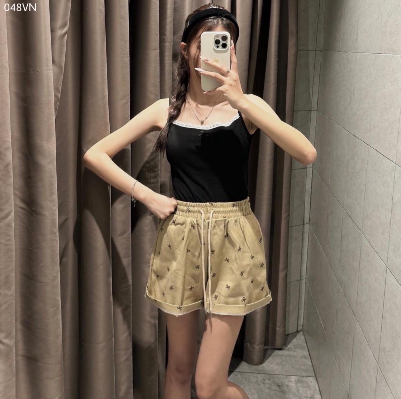 Áo hai dây đính nơ mix quần short hoạ tiết nơ