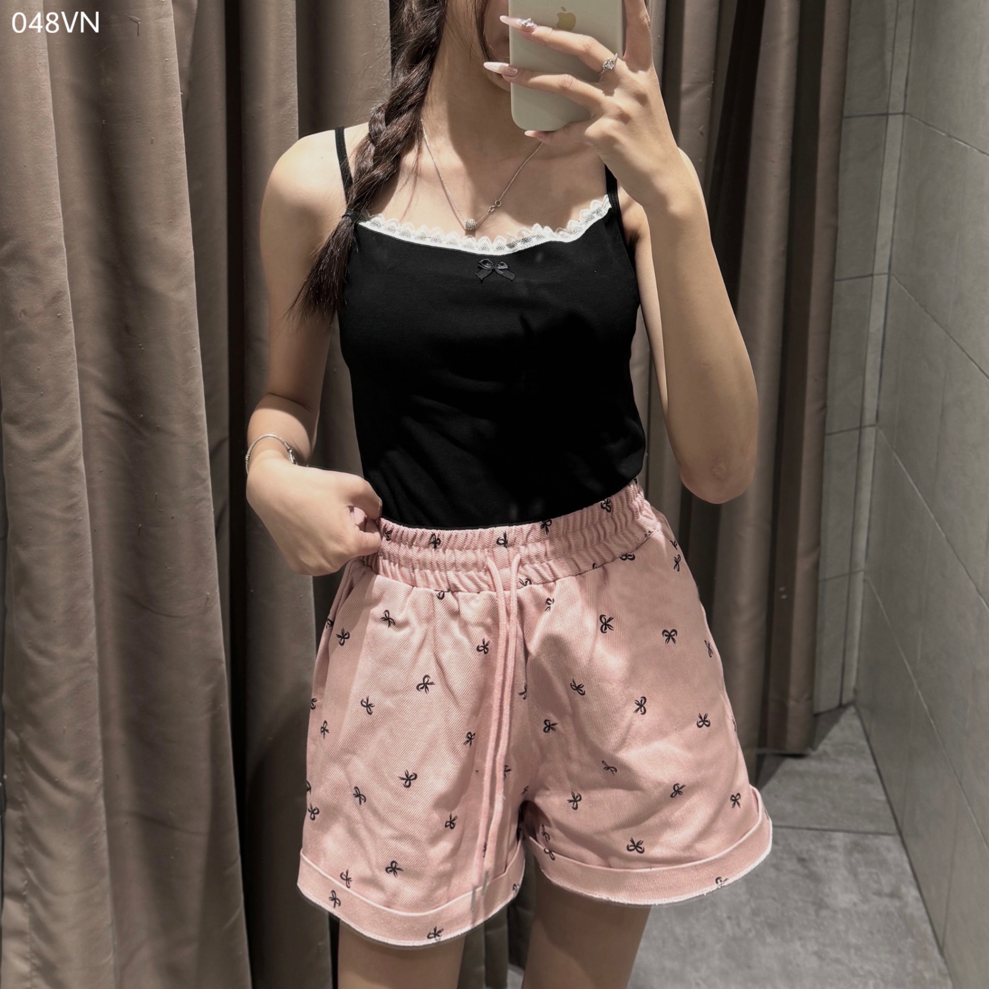 Áo hai dây đính nơ mix quần short hoạ tiết nơ