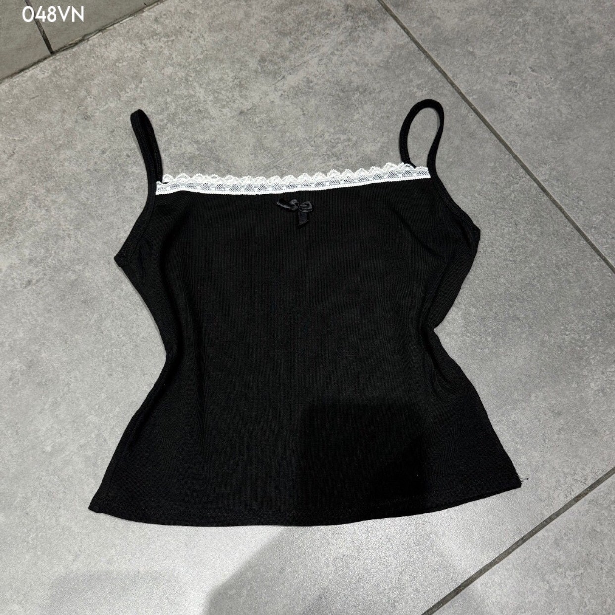 Áo hai dây đính nơ mix quần short hoạ tiết nơ