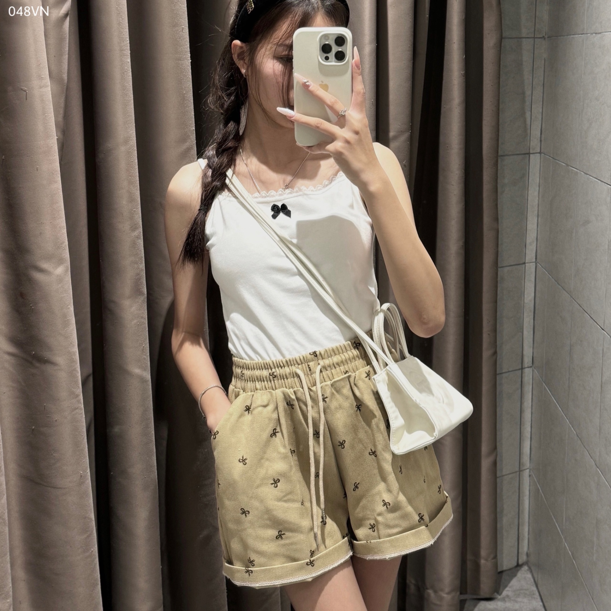Áo hai dây đính nơ mix quần short hoạ tiết nơ