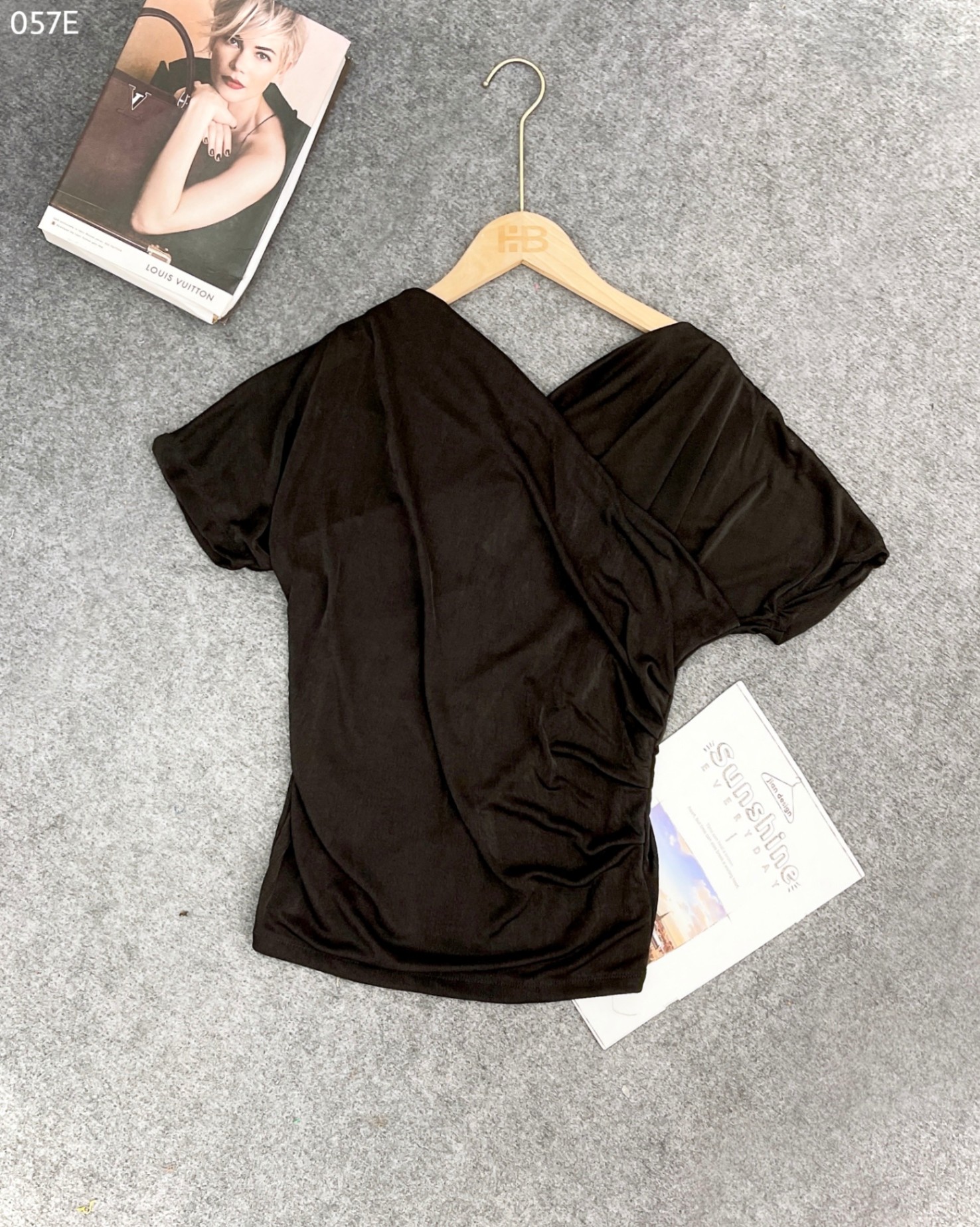 Áo cổ tim 057E