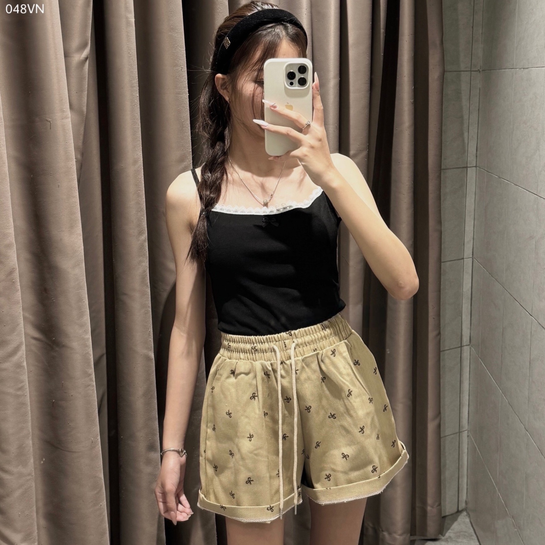 Áo hai dây đính nơ mix quần short hoạ tiết nơ