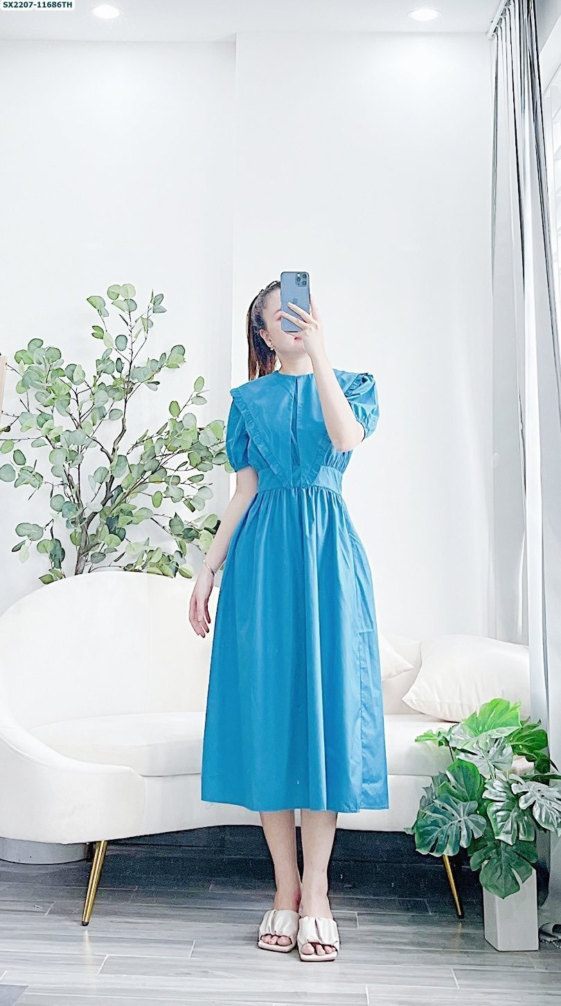 Váy cổ bèo to