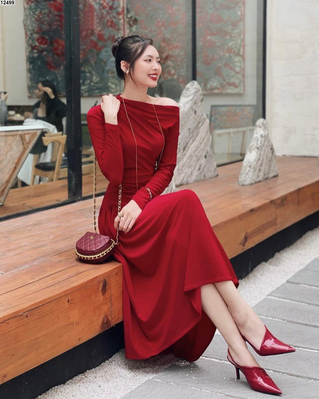 Váy đỏ trễ vai