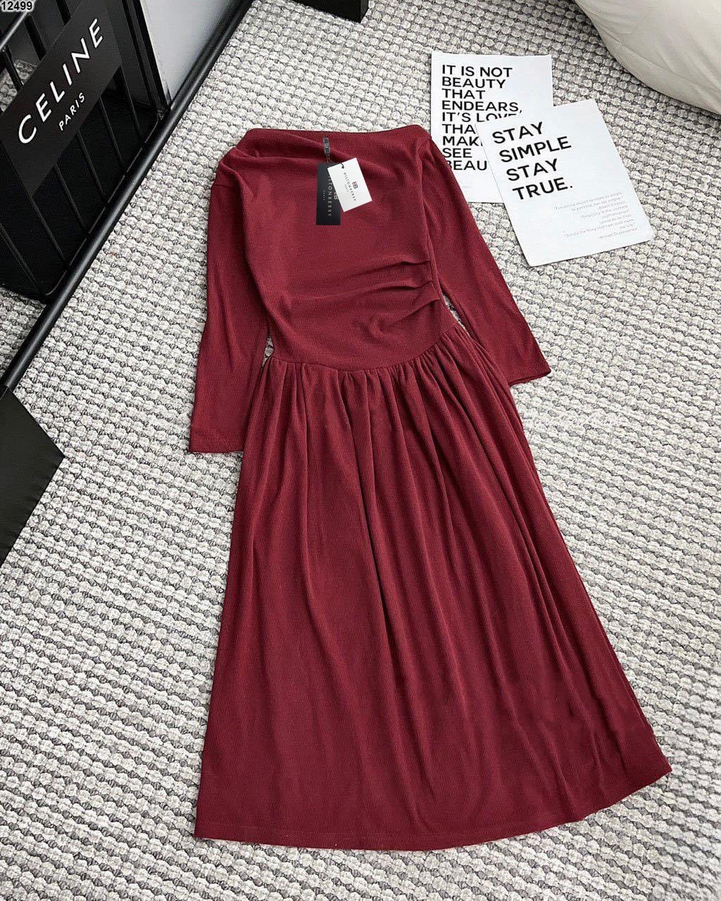 Váy đỏ trễ vai