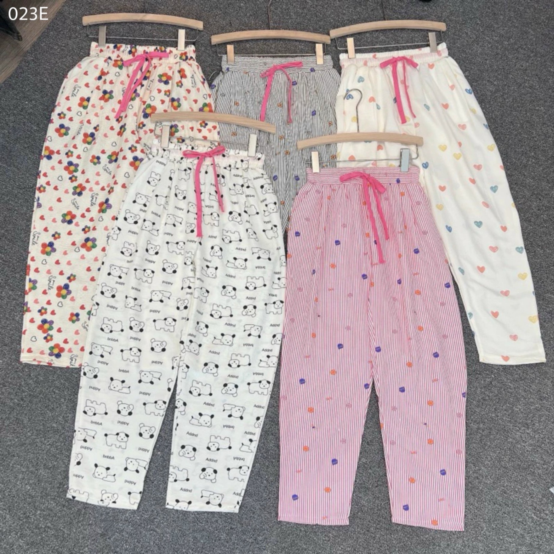 Quần baggy hoạ tiết