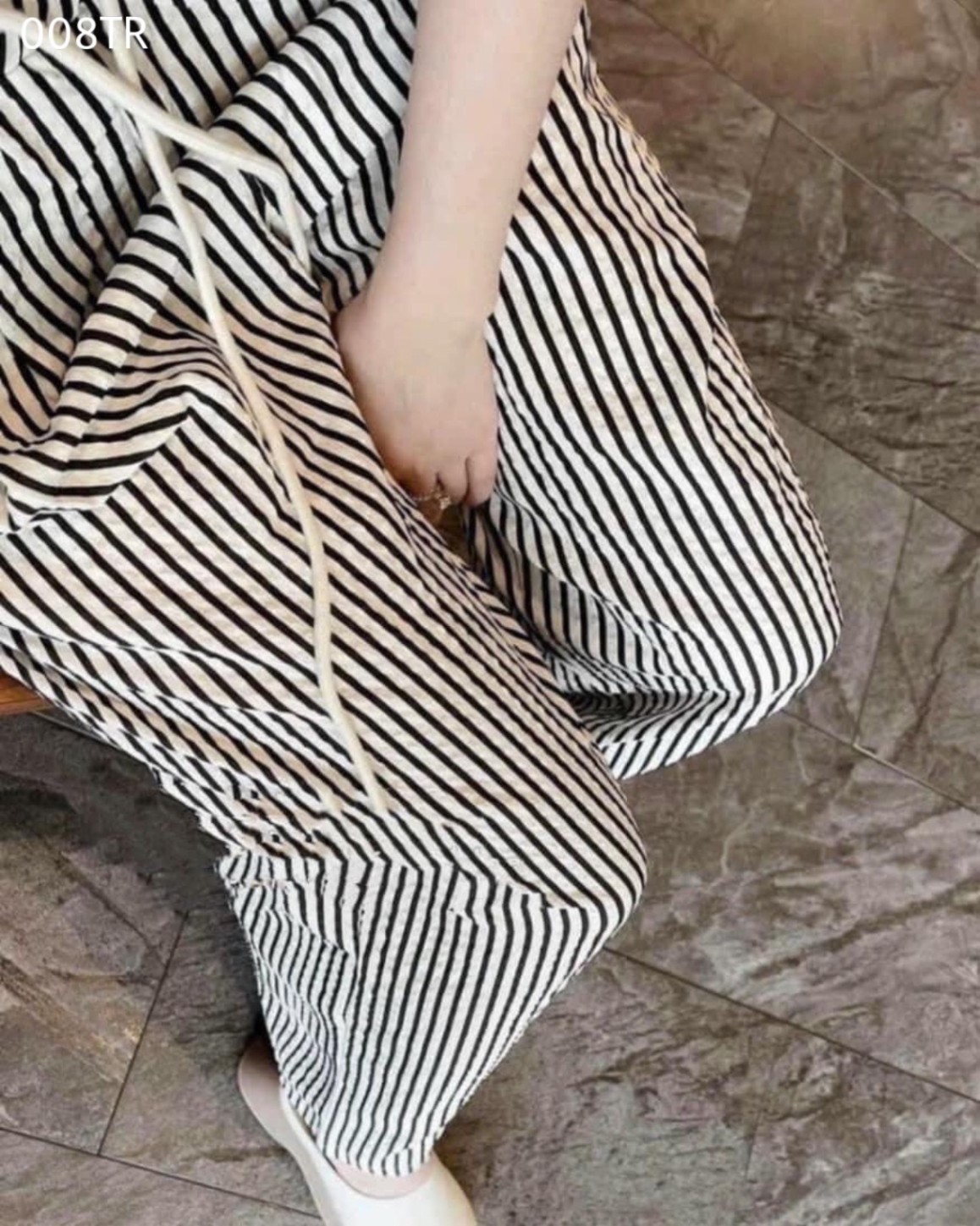 Quần kẻ xuông chất vải cực mát