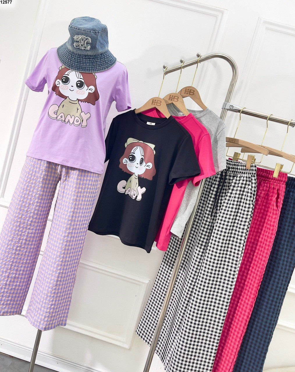 Áo kẻ áo thun cô gái