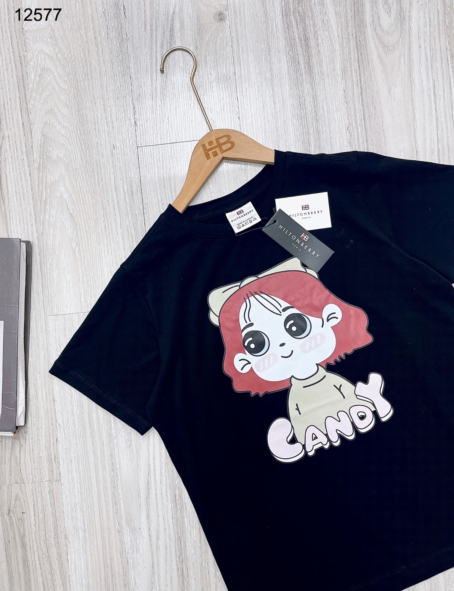Áo kẻ áo thun cô gái