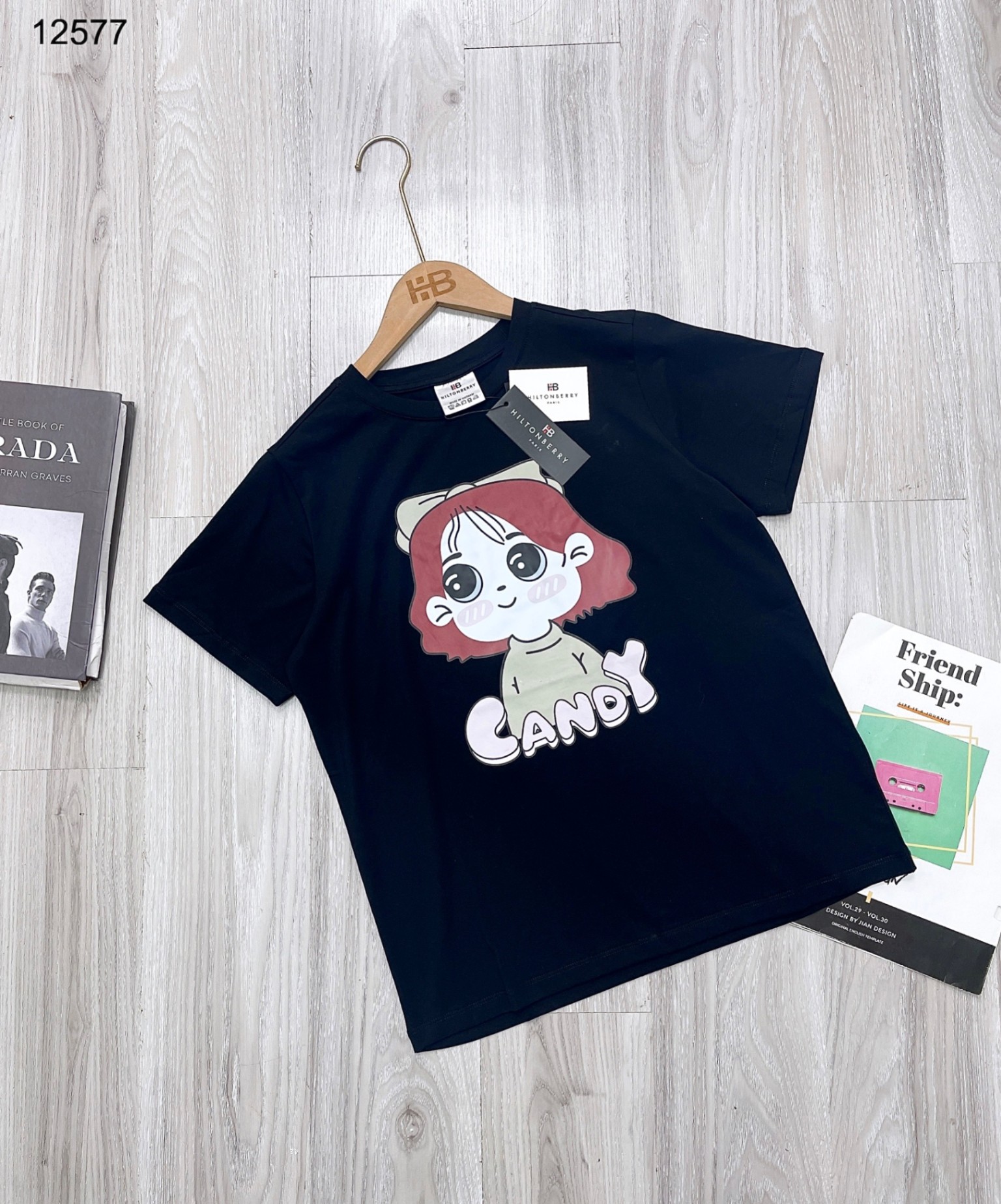 Áo kẻ áo thun cô gái