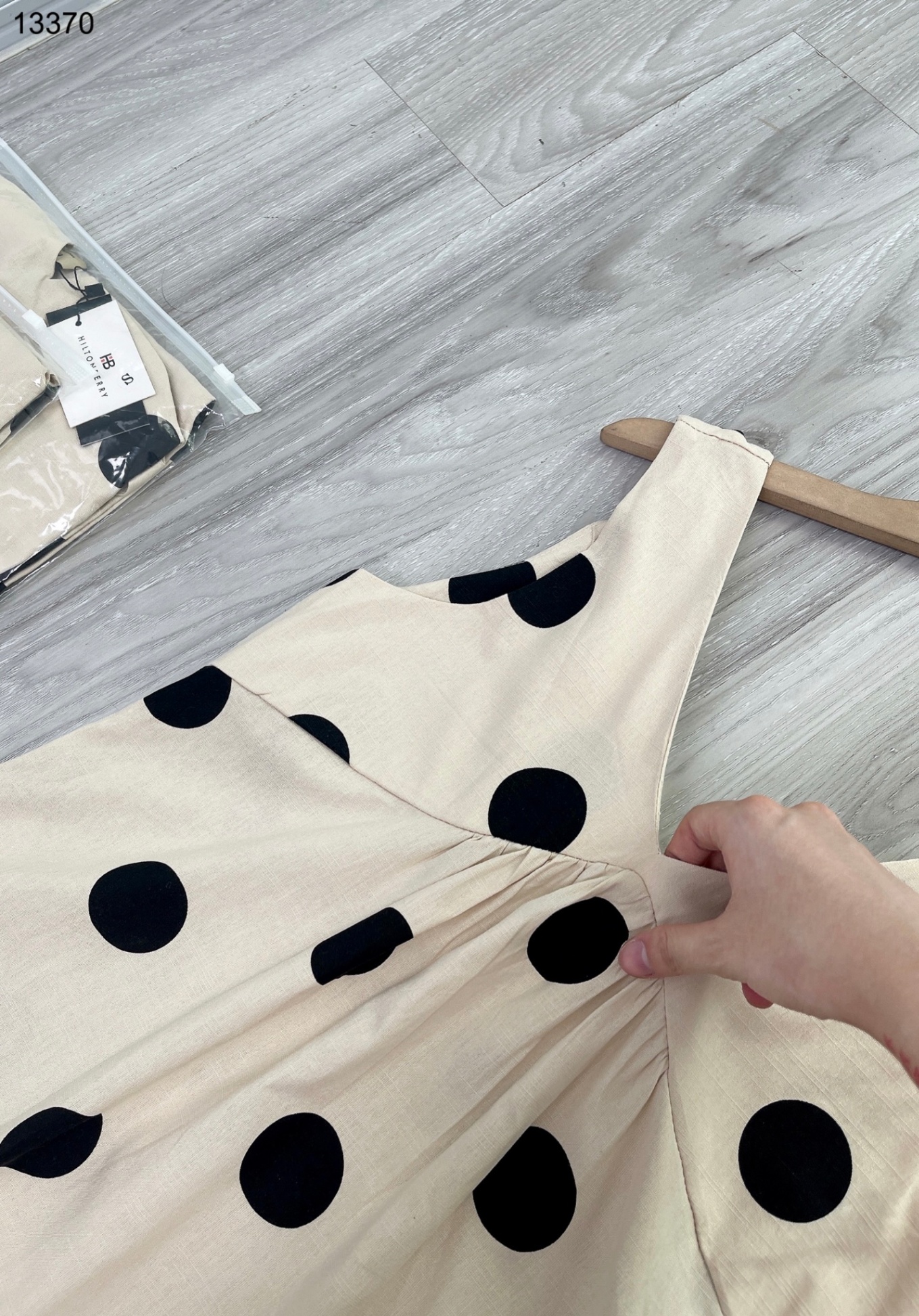 Đầm họa tiết chấm bi