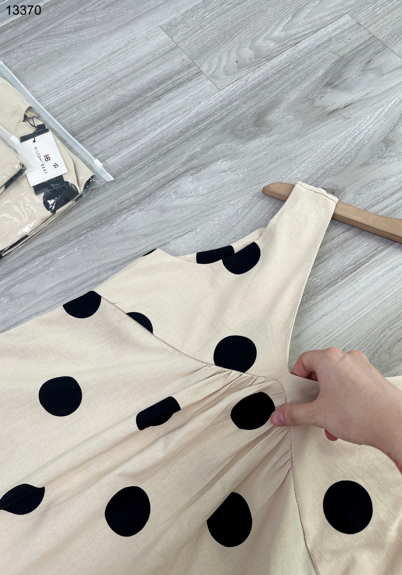 Đầm họa tiết chấm bi