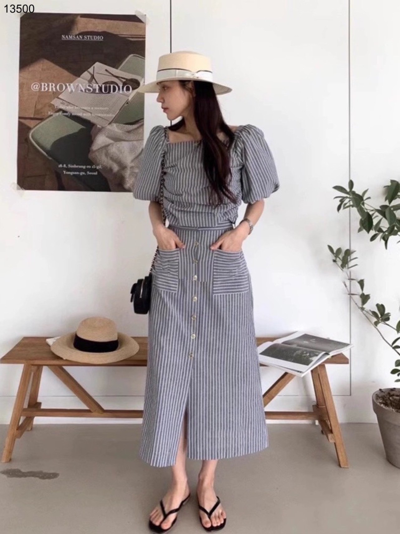 Áo kiểu cổ vuông mix chân váy midi họa tiết sọc kẻ