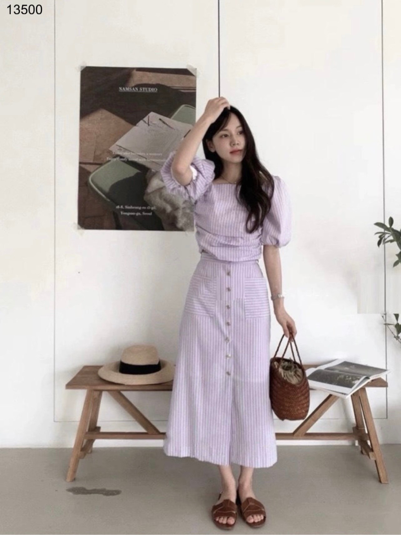 Áo kiểu cổ vuông mix chân váy midi họa tiết sọc kẻ