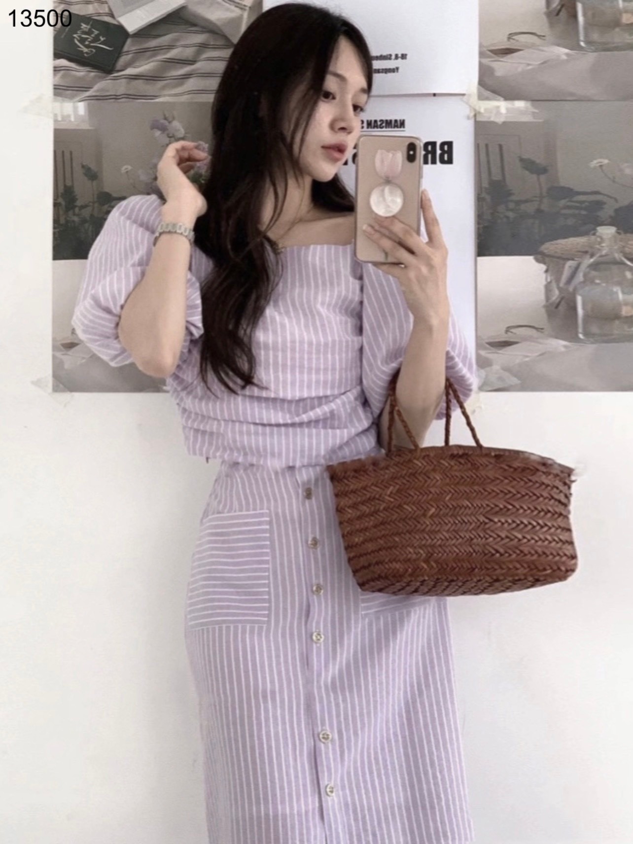 Áo kiểu cổ vuông mix chân váy midi họa tiết sọc kẻ