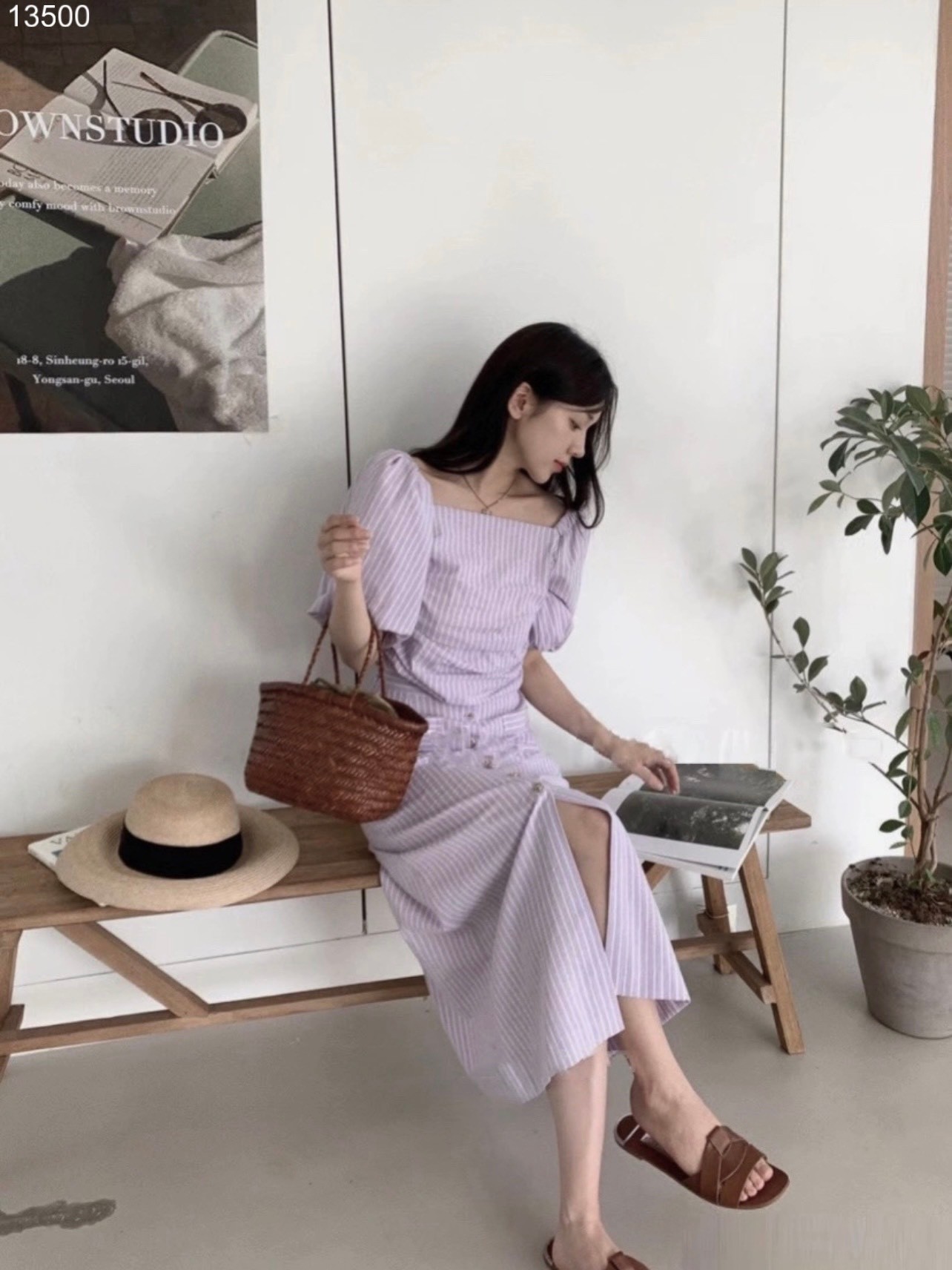 Áo kiểu cổ vuông mix chân váy midi họa tiết sọc kẻ