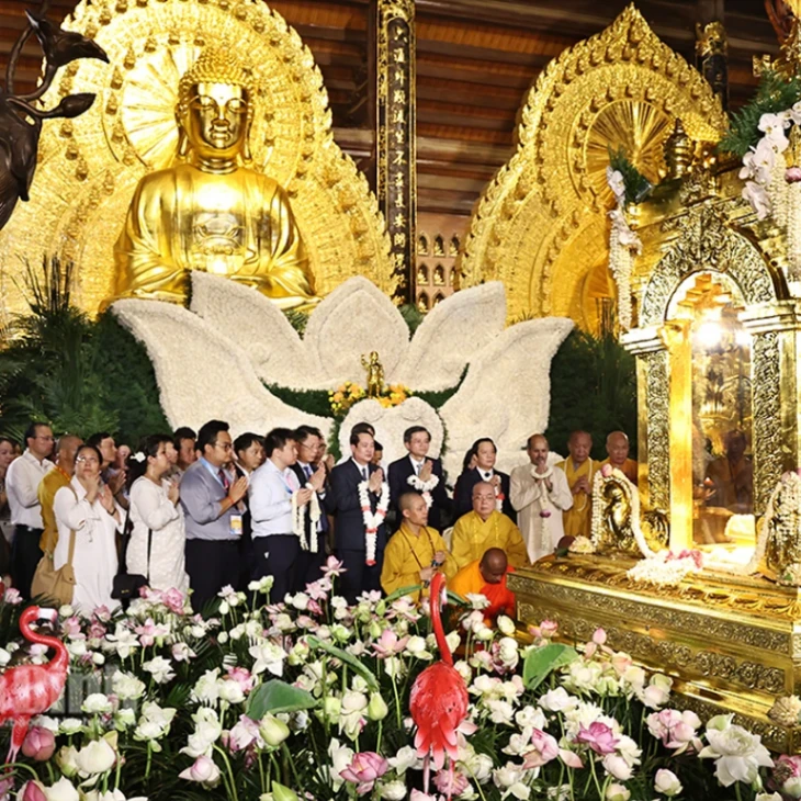 Ninh Bình: Cung rước và tôn trí bản sao tôn tượng Phật Tuyết Sơn tại chùa Bái Đính