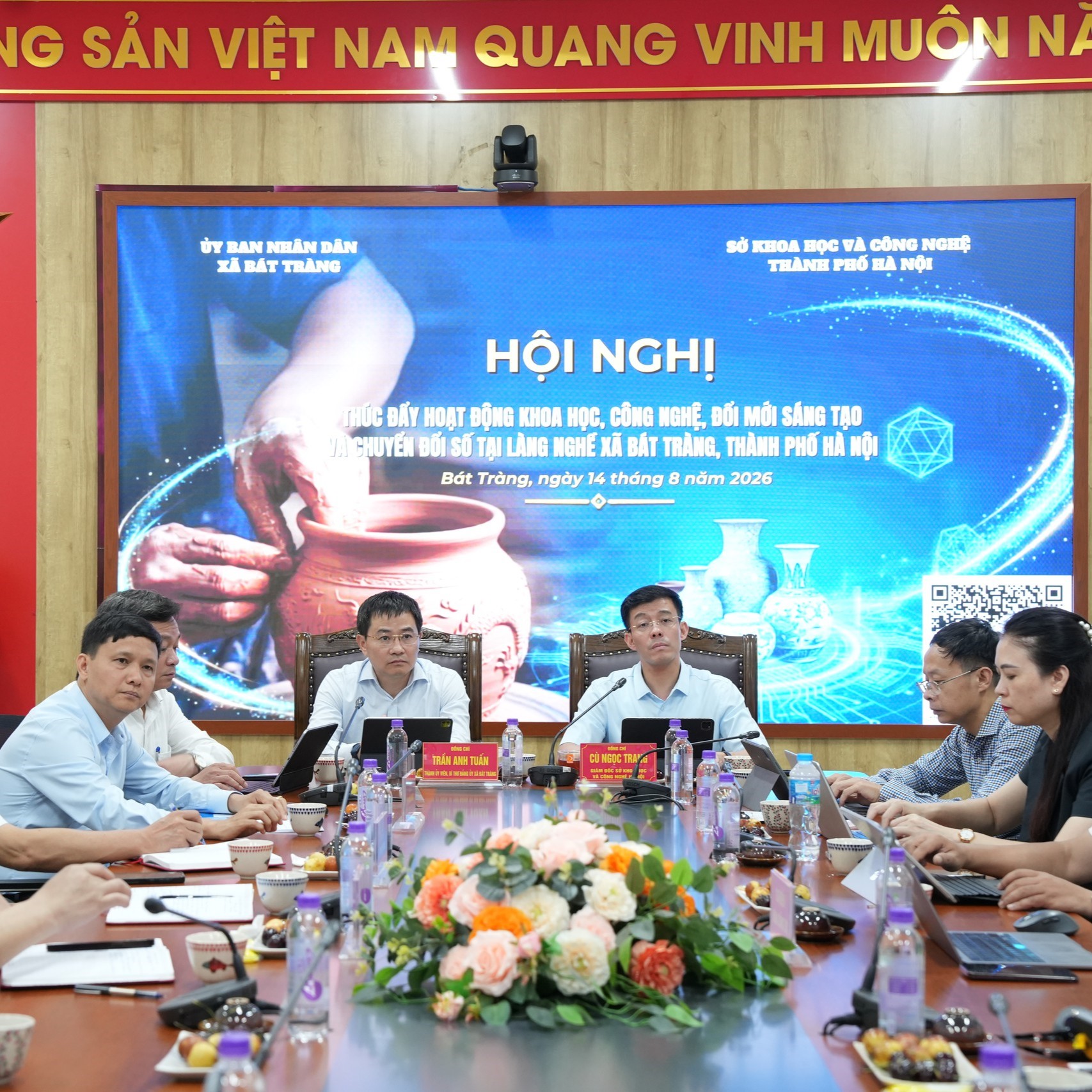 Bát Tràng thúc đẩy khoa học, công nghệ, đổi mới sáng tạo và chuyển đổi số trong phát triển làng nghề