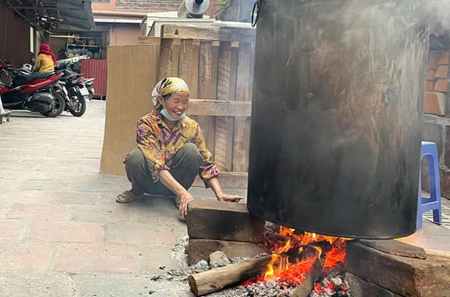 Cau-ky-chuan-bi-am-thuc-hoi-lang-Bat-Trang_482062885-9801874219823741-8270161094261939984-n-3053-4149.jpg