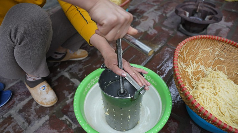 Cau-ky-chuan-bi-am-thuc-hoi-lang-Bat-Trang_482226781-9802027516475078-1241337255947669684-n-5209-2627-7928-5659.jpg