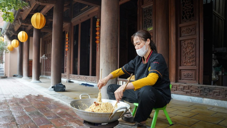 Cau-ky-chuan-bi-am-thuc-hoi-lang-Bat-Trang_482345962-9802021226475707-1192904115171085986-n-2627-8747-7092-8330.jpg