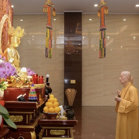 Cầu siêu - báo hiếu theo kinh Địa Tạng