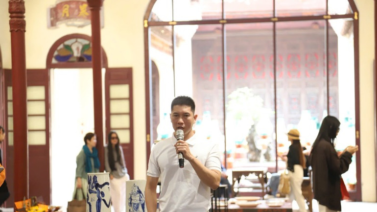 Chiem-nguong-cac-tac-pham-gom-trong-Gom-Thiep-_z11-6285-5557-2106-4775.jpg