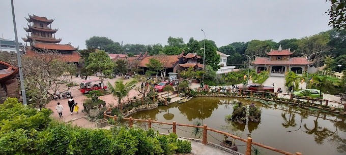 Chùa gốm sứ độc đáo bậc nhất Việt Nam bên làng nghề nghìn năm tuổi: Vừa đẹp lạ, vừa linh thiêng kỳ bí